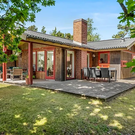 Leonor - 1-8km From The Sea By Interhome