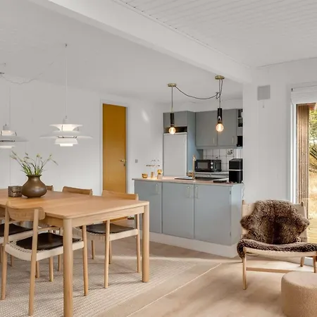 Leonor - 1-8km From The Sea By Interhome *