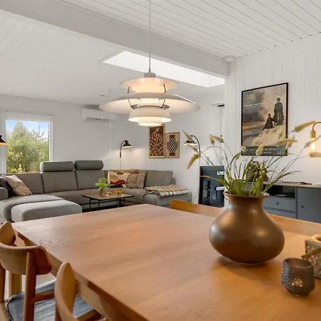 Leonor - 1-8km From The Sea By Interhome Blåvand