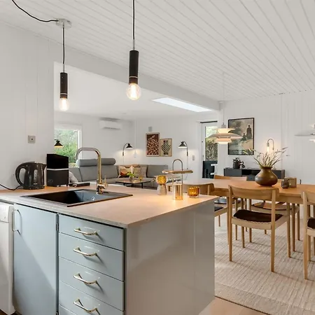 Leonor - 1-8km From The Sea By Interhome Blåvand
