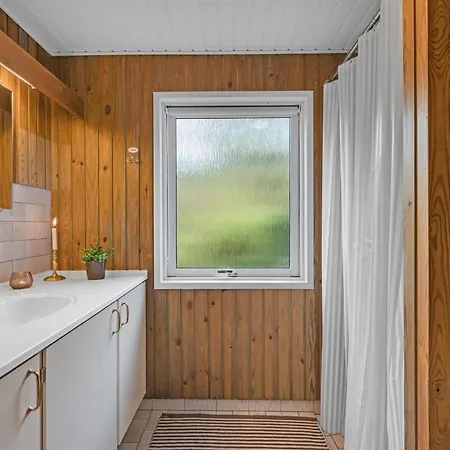 Leonor - 1-8km From The Sea By Interhome